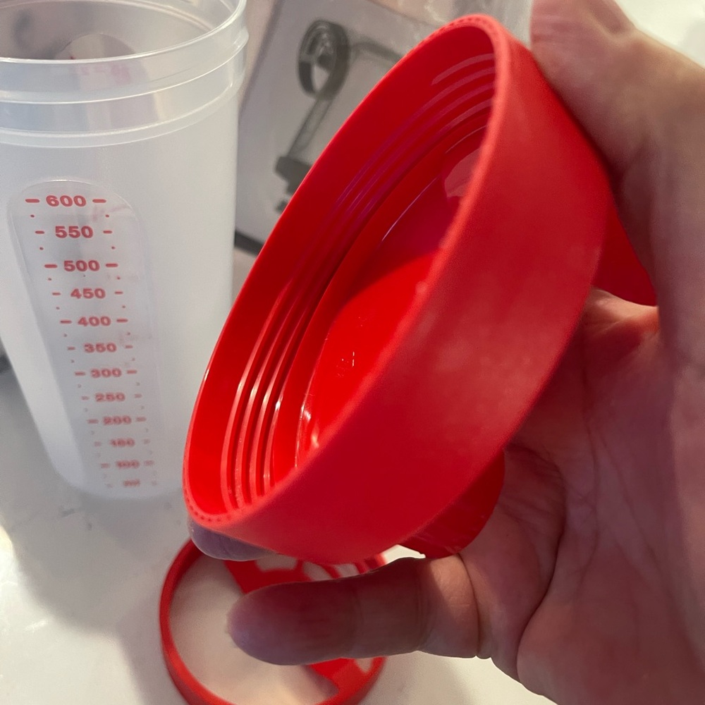 New Tupperware Quick Shake - Picture 4 of 10